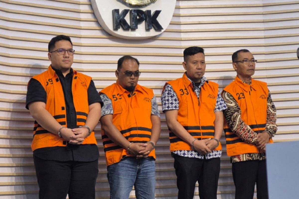 KPK Tahan 4 Tersangka Kasus Korupsi Dana Hibah Pokmas di Pemprov Jatim