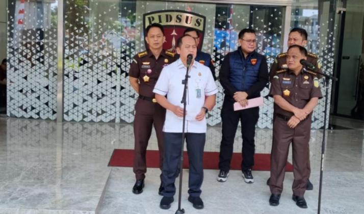 Kejagung Copot Kajari Jakarta Barat Hendri Antoro karena Diduga Terlibat Kasus Robot Trading Fahrenheit