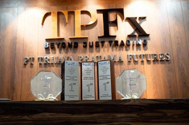 TPFx Raih Predikat Pialang dengan Volume Transaksi Tertinggi di JFx dan KBI Dua Tahun Berturut-turut