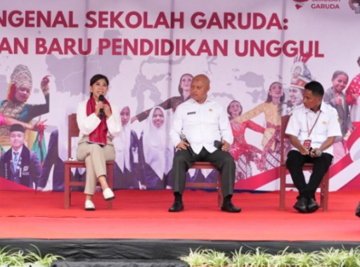 Menkomdigi Dorong Digitalisasi Pendidikan Lewat Sekolah Unggul Garuda di Ambon