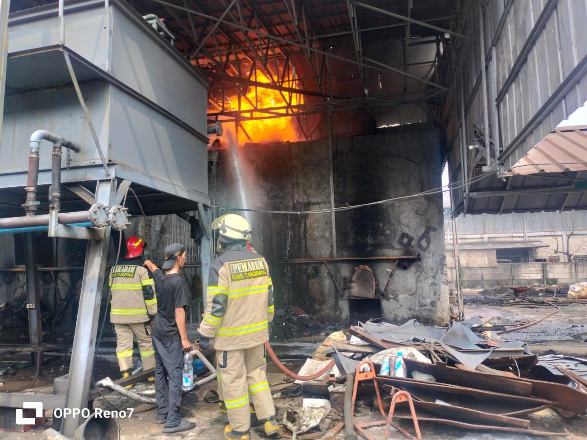 Kebakaran Landa Pabrik di Legok Tangerang, Kerugian Ditaksir Capai Rp1,2 Miliar