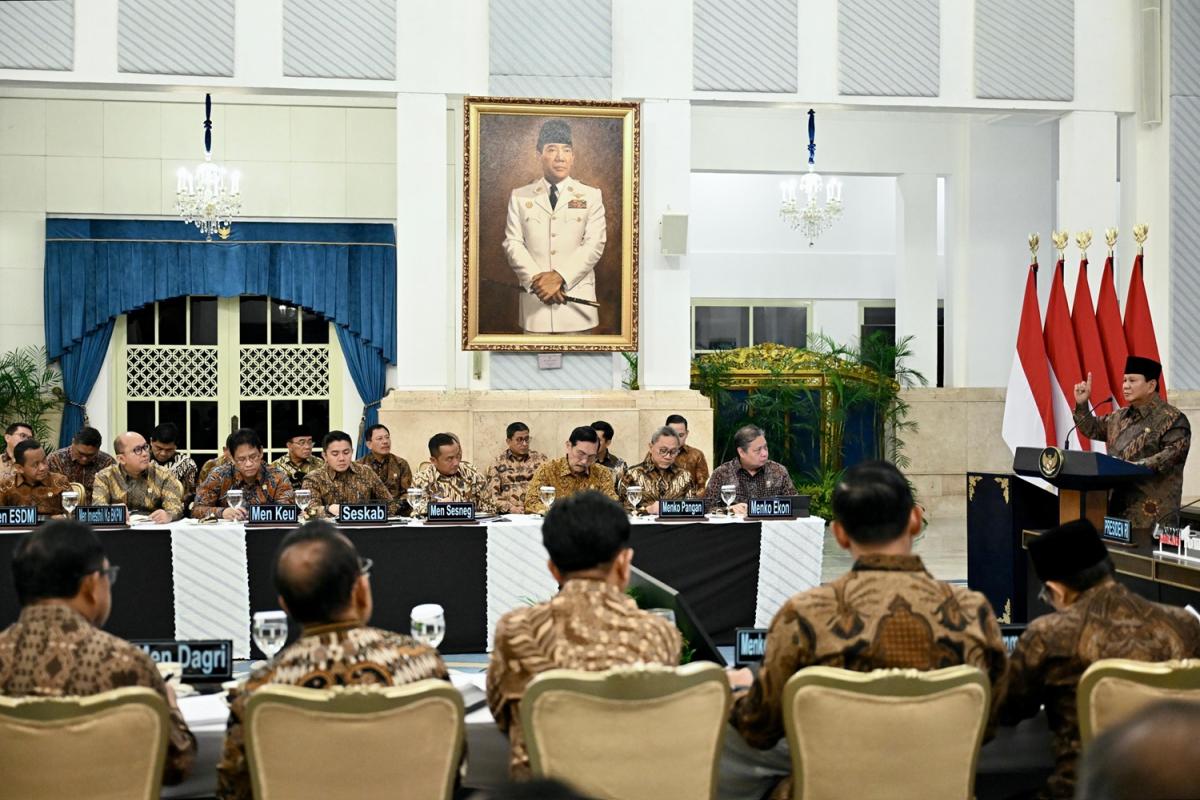 Prabowo Tegaskan Semua Pejabat Wajib Pakai Maung, Targetkan Mobil Nasional Siap 3 Tahun Lagi