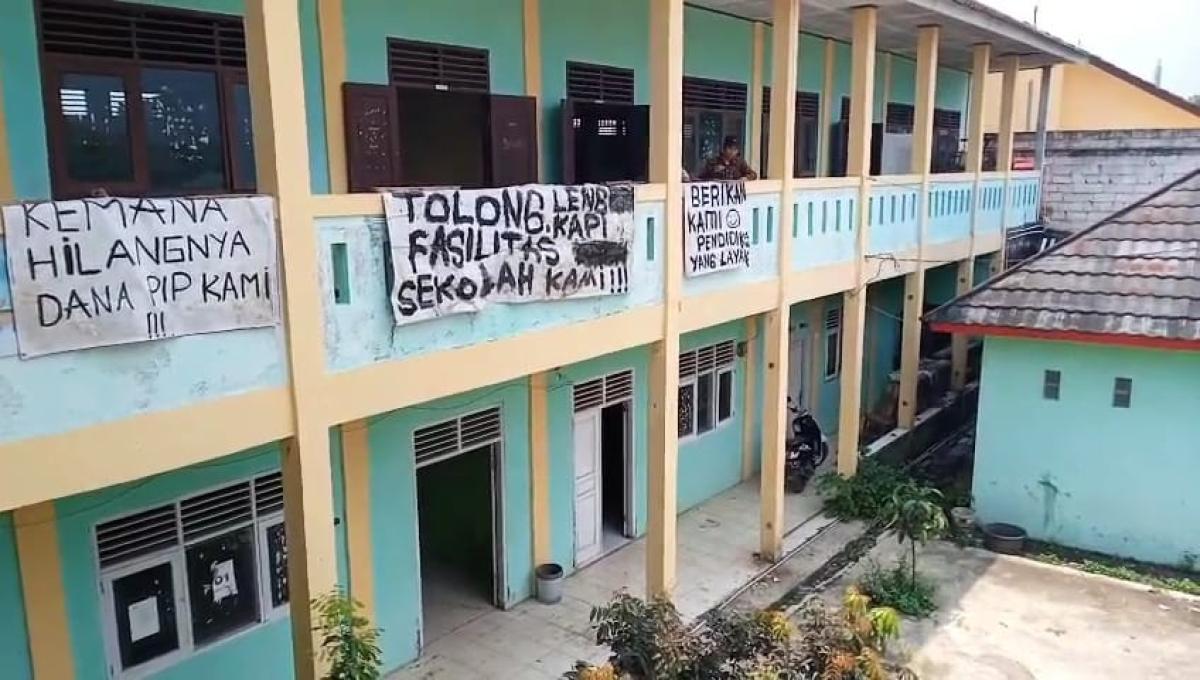 Puluhan Siswa SMK di Tangerang Gelar Unjuk Rasa, Tuntut Pemindahan Massal Akibat Kondisi Sekolah Memprihatinkan