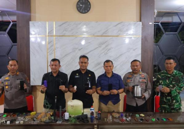 Kemenimipas Sita Puluhan Ribu Sajam dan HP dari Lapas Sepanjang 2025