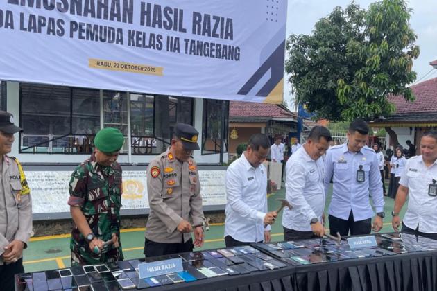 Lapas Pemuda Tangerang Musnahkan Ratusan Handphone Hasil Razia, Komitmen Bersihkan Lingkungan dari Halinar