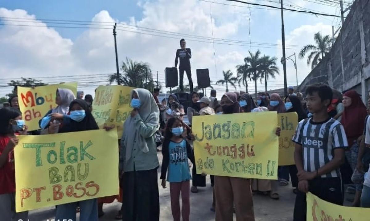 PT BOSS Kembali Beroperasi, Warga Cangkudu Tangerang Dihantui Bau Menyengat