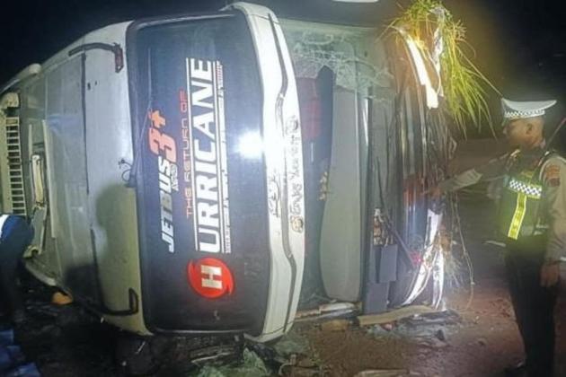 Bus PO Haryanto Terguling di Jalan Tol Semarang - Batang, 3 Orang Tewas