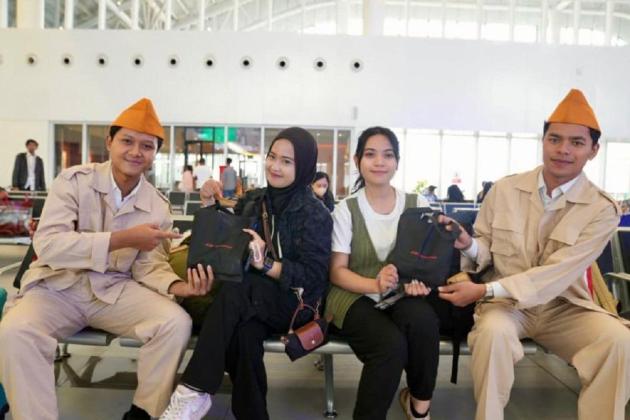 KCIC Rayakan Hari Sumpah Pemuda Bersama Penumpang Whoosh di Stasiun