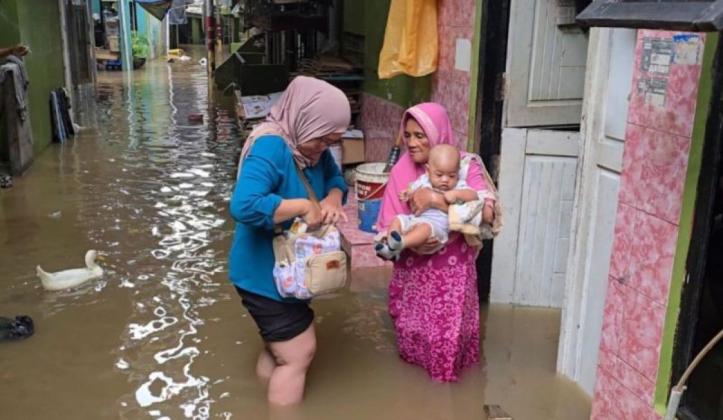 BPBD Jakarta Timur Siagakan 30 Personel dan Perahu Karet Hadapi Potensi Banjir