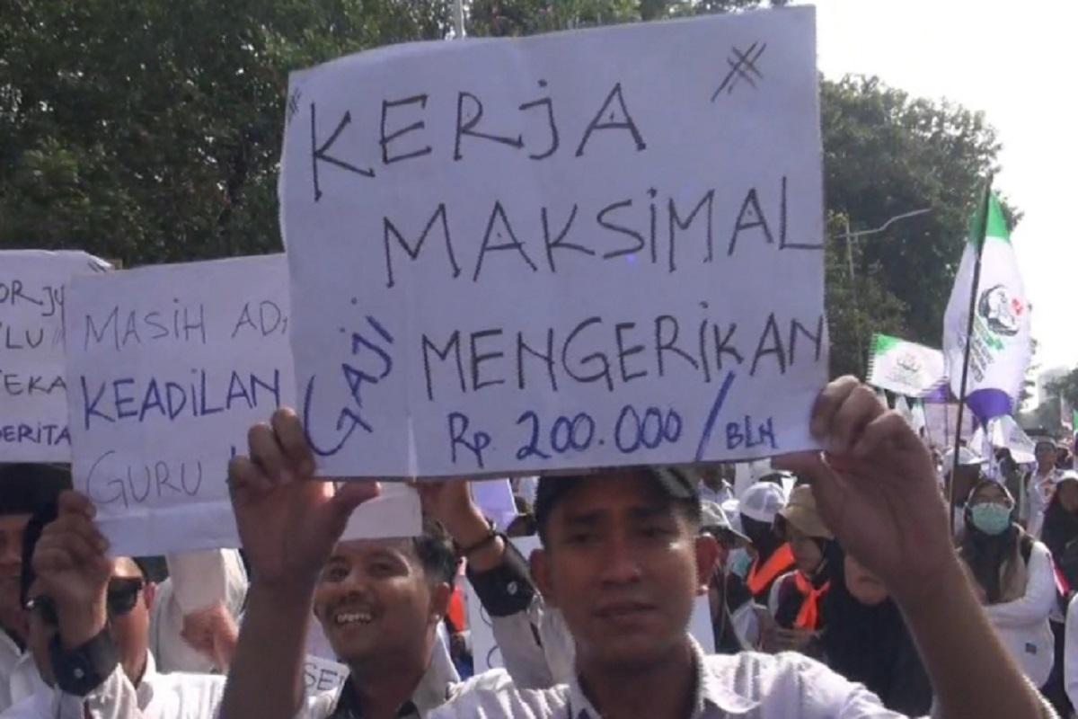 Ribuan Guru Madrasah Gelar Aksi di Monas, DPR Dukung Tuntutan Kesejahteraan dan Status PPPK
