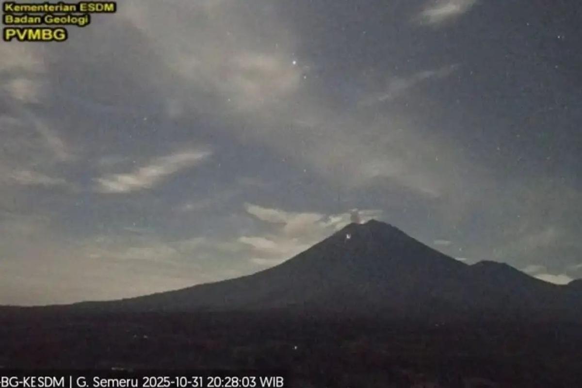 Gunung Semeru Erupsi Lagi, Lava Pijar Meluncur hingga 2,5 Kilometer
