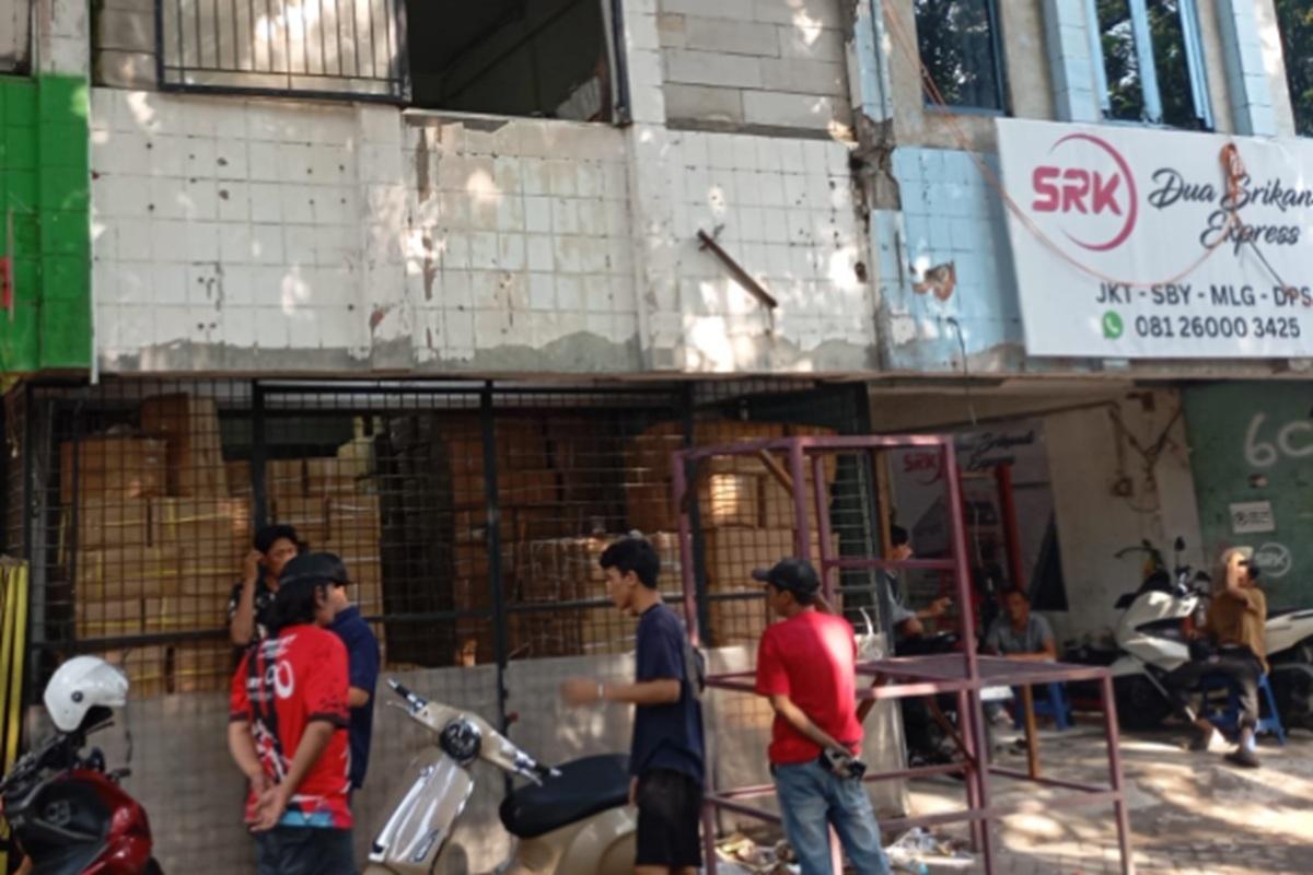 Polisi Gerebek Ruko Diduga Produksi Nampan Palsu Bermerek MBG