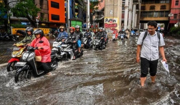 BMKG Prediksi Jakarta Diselimuti Awan dan Hujan Merata Sepanjang Hari Ini