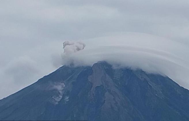 Gunung Semeru Meletus Delapan Kali, Kolom Abu Capai 800 Meter di Atas Puncak
