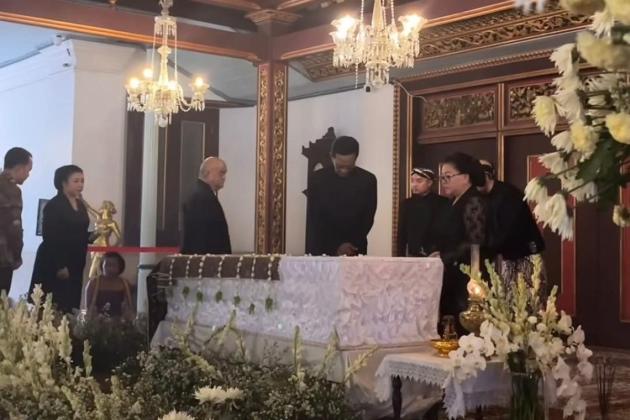 Tiba di Kraton Surakarta, Sri Sultan Hamengkubuwono X Melayat Pakubuwono XIII