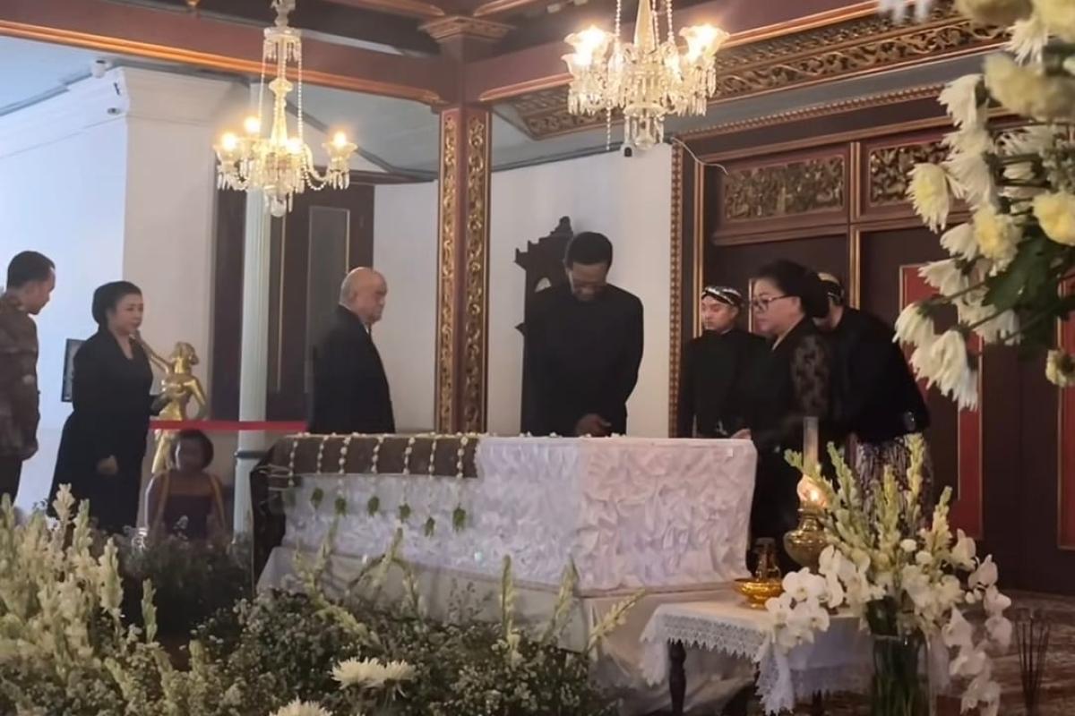 Tiba di Kraton Surakarta, Sri Sultan Hamengkubuwono X Melayat Pakubuwono XIII