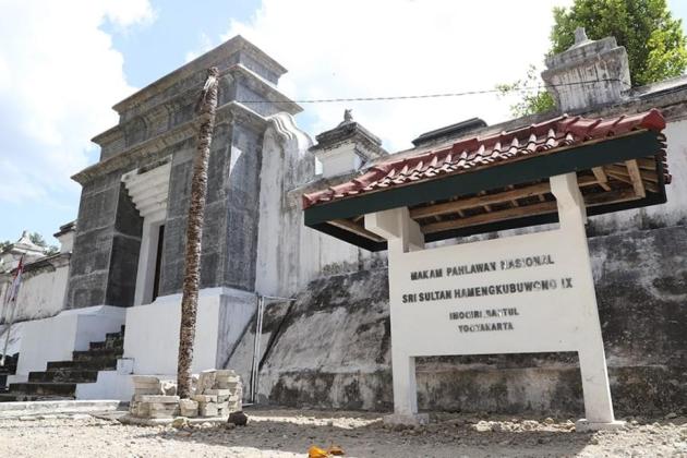 Pakubuwono XIII Dimakamkan di Imogiri, Ditandu 409 Anak Tangga Secara Adat