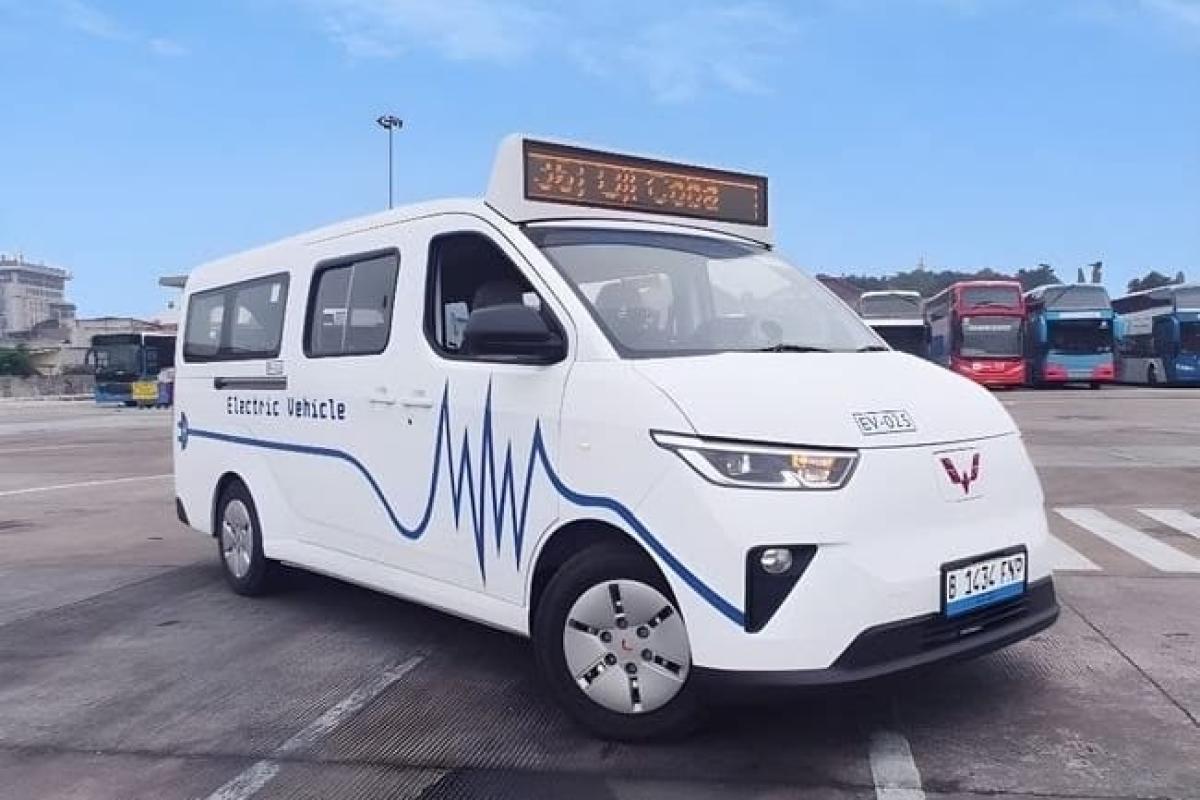 Kolaborasi Wuling dan TransJakarta, Dorong Jakarta Menuju Kota Rendah Emisi