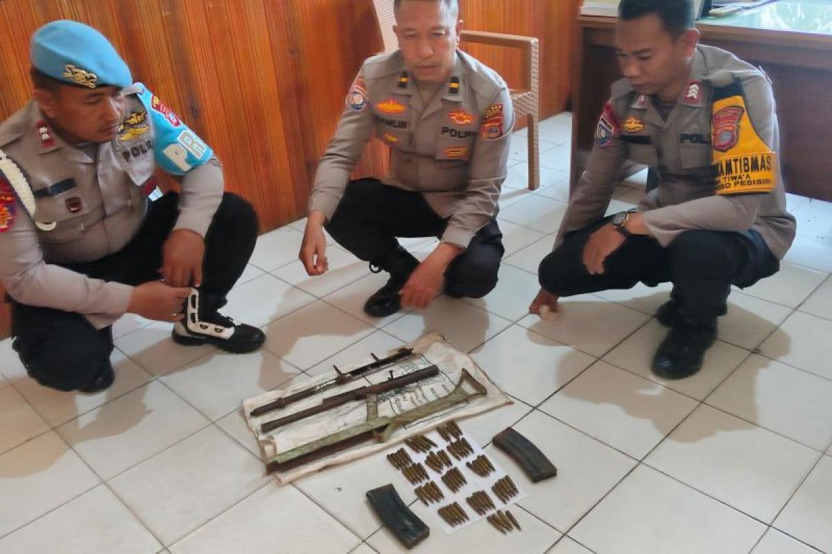 Satgas Madago Raya Amankan 64 Amunisi dan Senjata Rakitan yang DIserahkan Warga Poso