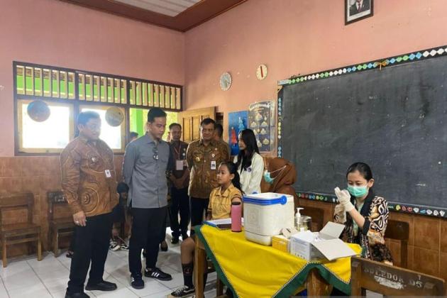 Gibran Tinjau Cek Kesehatan Gratis dan Imunisasi di SDN Ledok 05 Salatiga