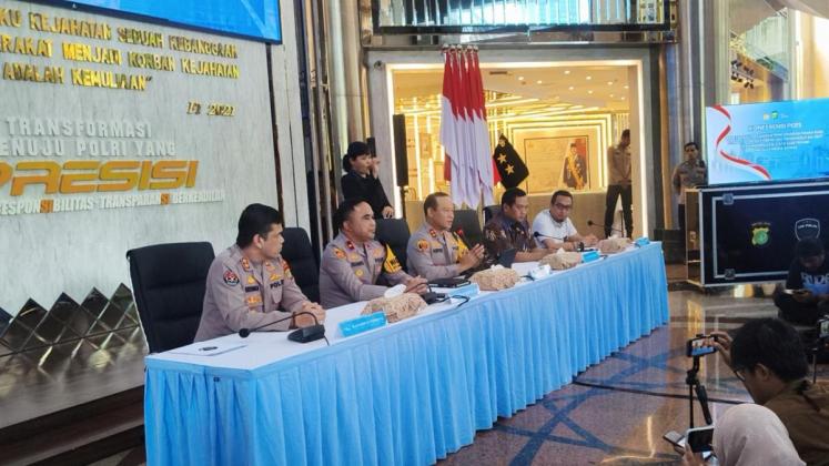 HEBOH! 8 Orang Jadi TERSANGKA Kasus Tudingan Ijazah Palsu Jokowi, Ada Roy Suryo CS!