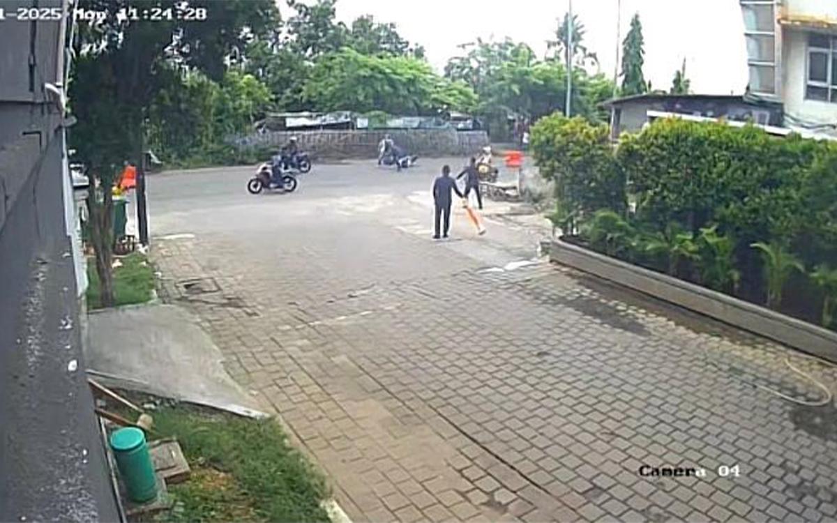 GAGAL TOTAL! Detik-Detik Karyawan Hadang Perampok Bersenpi di Bekasi, Selamatkan Uang Rp450 Juta!