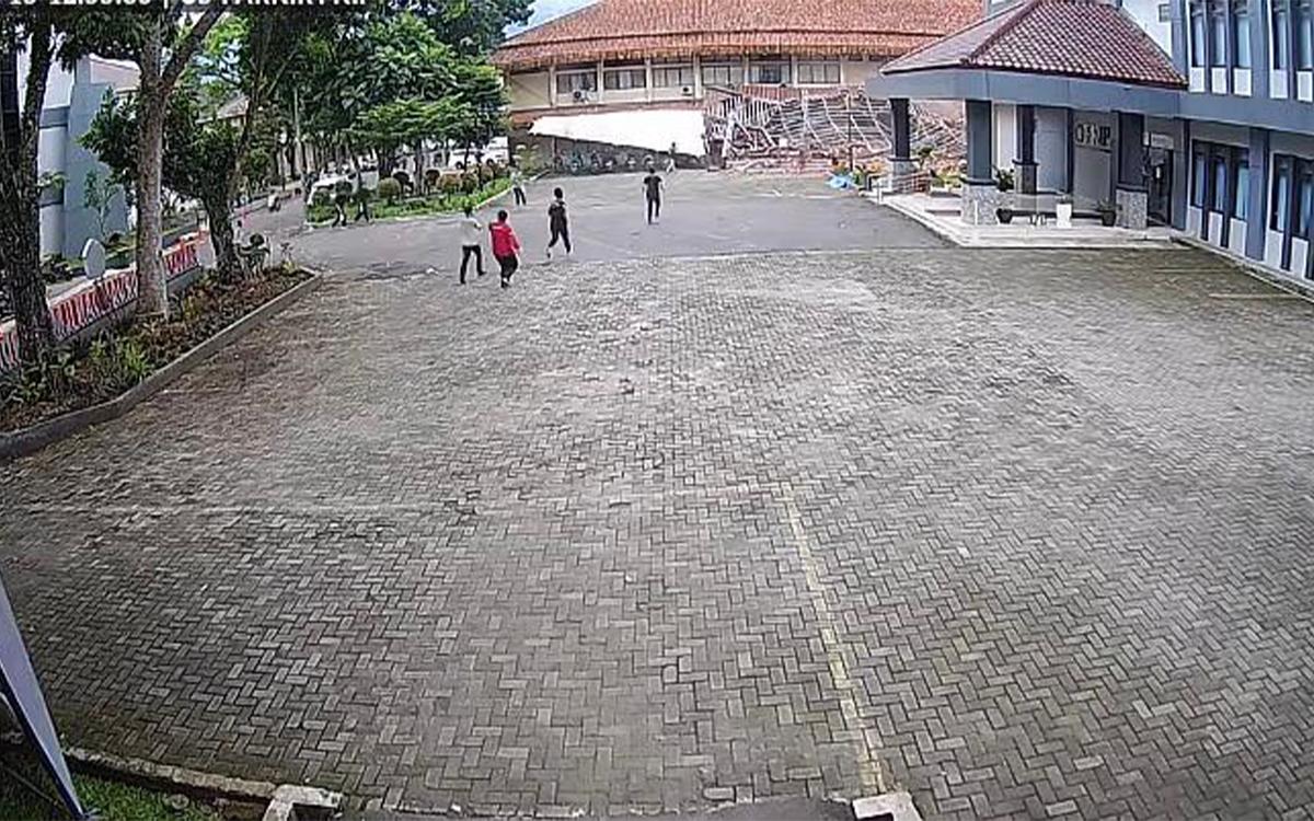 Bikin Syok! Atap Gazebo Unsil Tasikmalaya Roboh, Belasan Mahasiswa Terluka Saat Latihan Drama