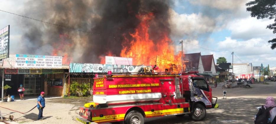 Kebakaran Landa Ruko di Pasar Kemis Tangerang, Kerugian Ditaksir Rp500 Juta
