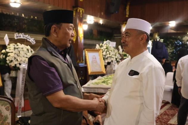 Sampaikan Belasungkawa, Wakil Wali Kota Bekasi Melayat ke Rumah Duka Istri Wiranto