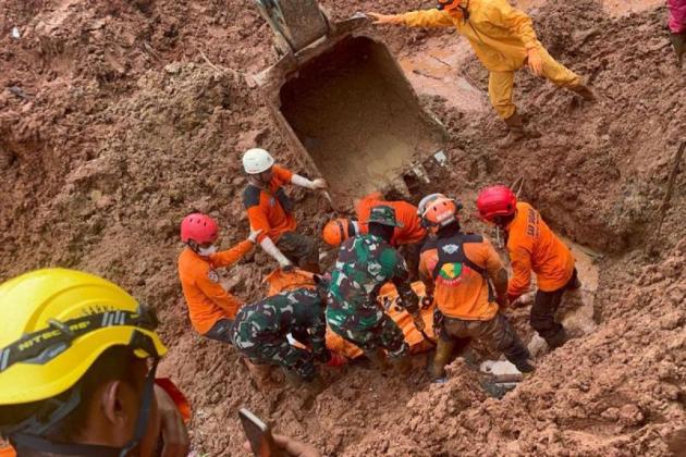Tim SAR Temukan Dua Korban Longsor di Cilacap