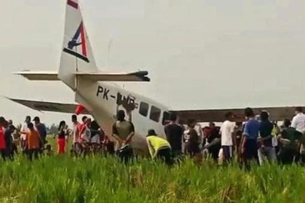 BREAKING NEWS !! Pesawat Cessna Jatuh di Karawang