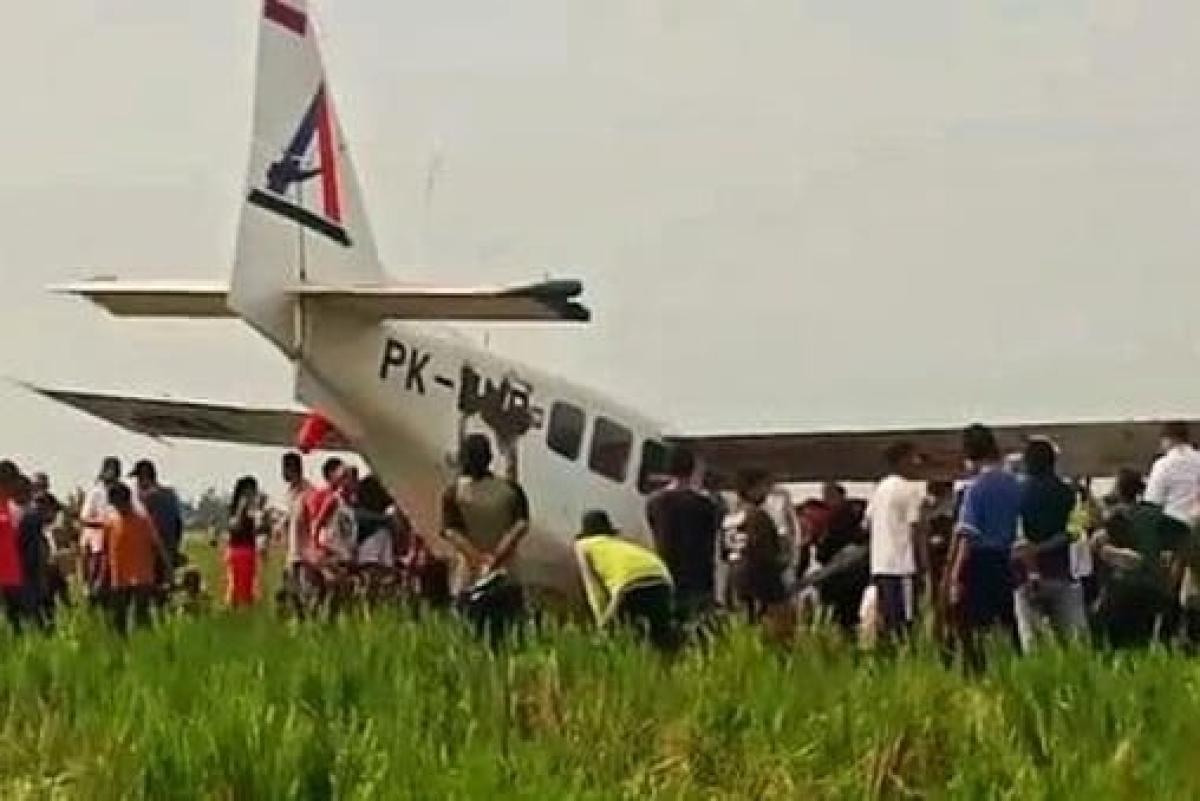 BREAKING NEWS !! Pesawat Cessna Jatuh di Karawang