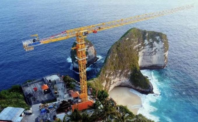 Lift Kaca Pantai Kelingking Bali Langgar Lima Regulasi