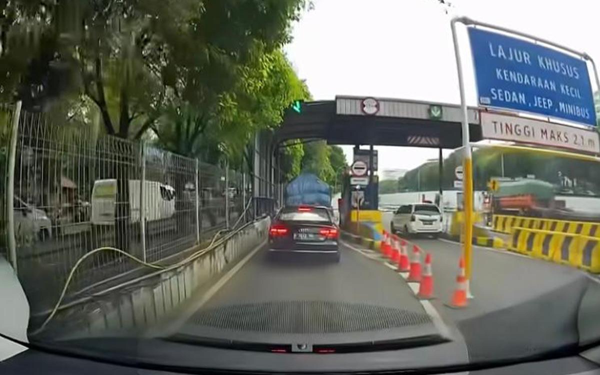 Sopir Mobil Mewah Terobos Gerbang Tol Simatupang, Polisi Sebut Alami Depresi