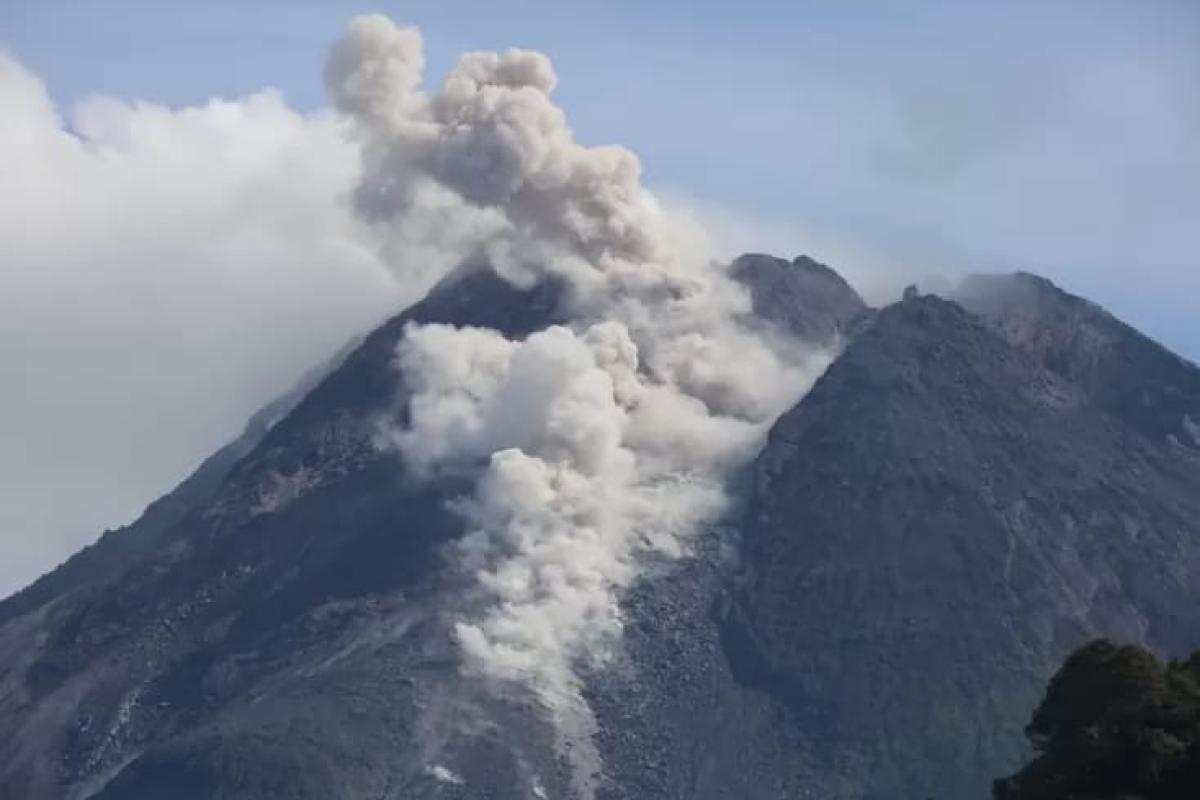 Gunung Merapi Meletus, Waspada Awan Panas Mengarah ke Dua Aliran Sungai 