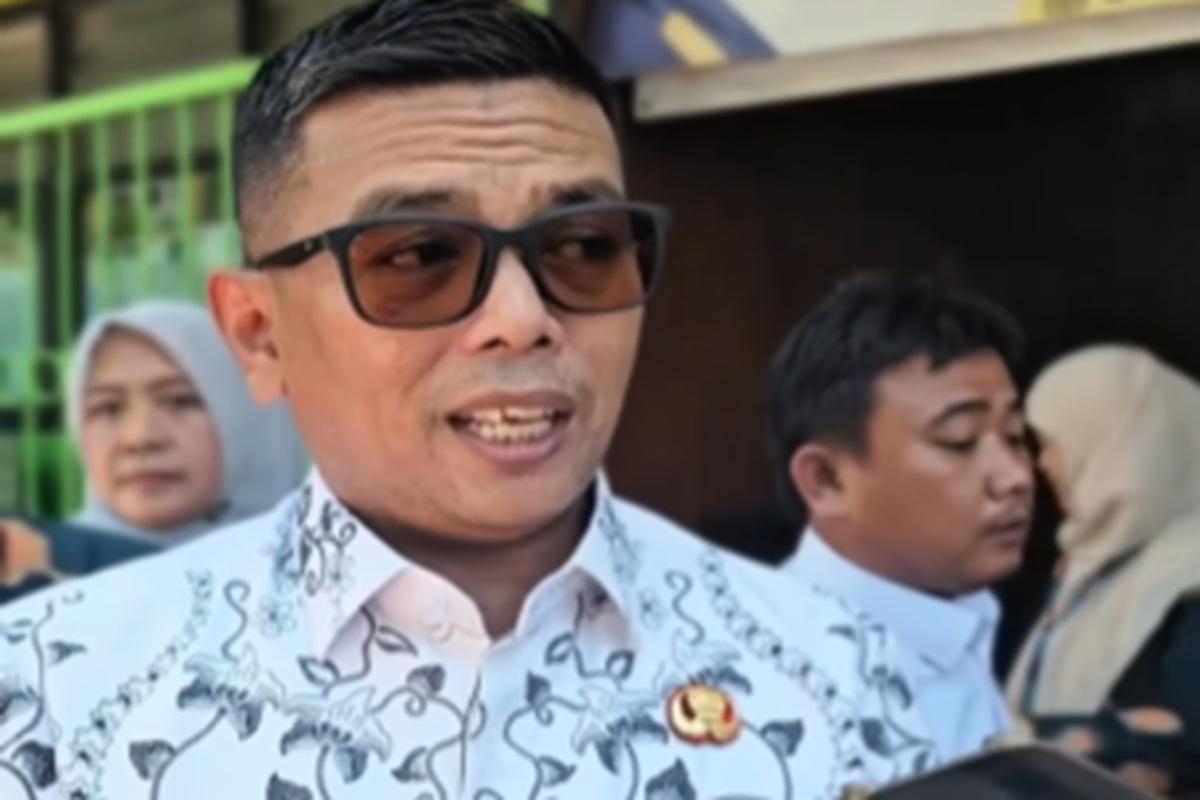 Kunjungi SDN Gandaria 03, Gubernur Andra Soni Kenang Peran Guru dan Sambut Hari Guru 2025
