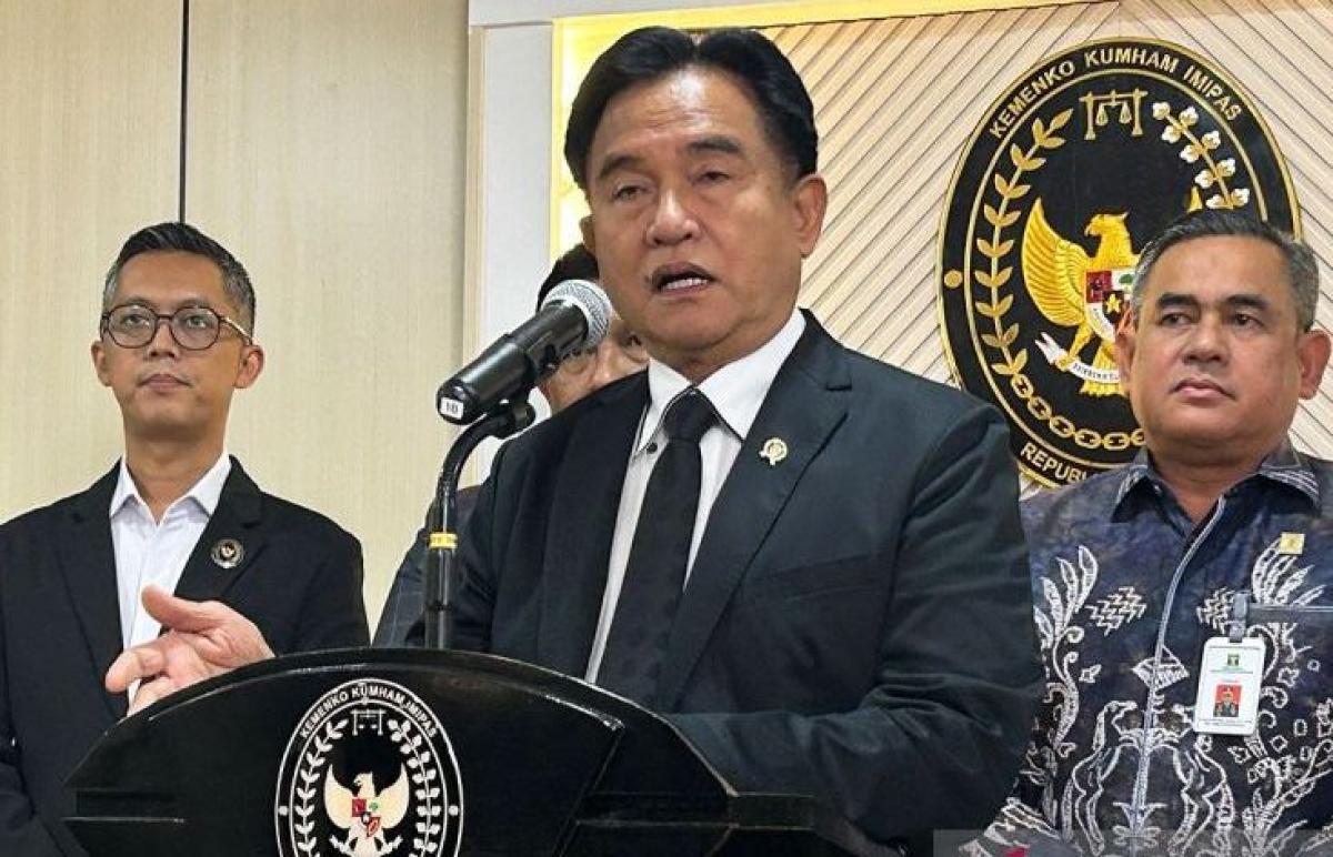 8 Pejabat Imigrasi Jadi Tersangka, Yusril: Ini Tamparan Keras