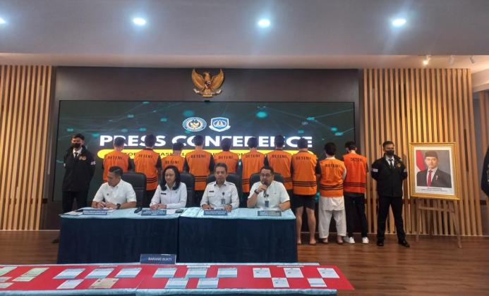 Modus Baru! 10 WNA 'Investor Bodong' Disikat Imigrasi Tangerang, Kantor Cuma Kosong Melompong!