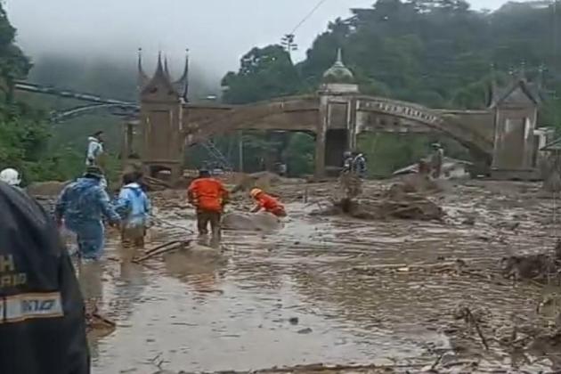 Menkes Soroti Besarnya Jumlah Korban Banjir Bandang Padang: Penanganan Harus Ditingkatkan