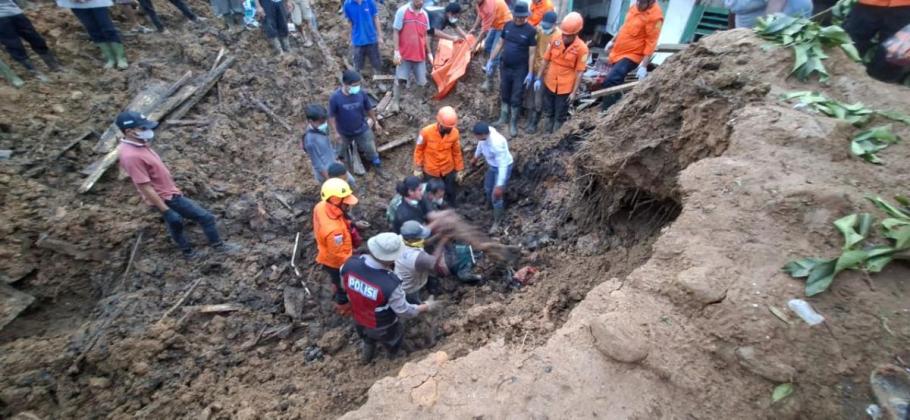 Operasi SAR Hari ke-3 di Sibolga-Tapteng-Tapsel: 72 Orang Tewas, 100+ Hilang, Ratusan Dievakuasi!