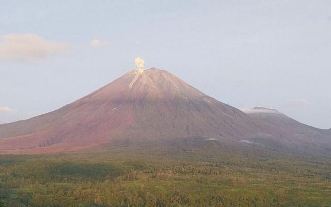 Gunung Semeru Bikin Lega! Status Mengerikan Awas Akhirnya Turun Jadi Siaga