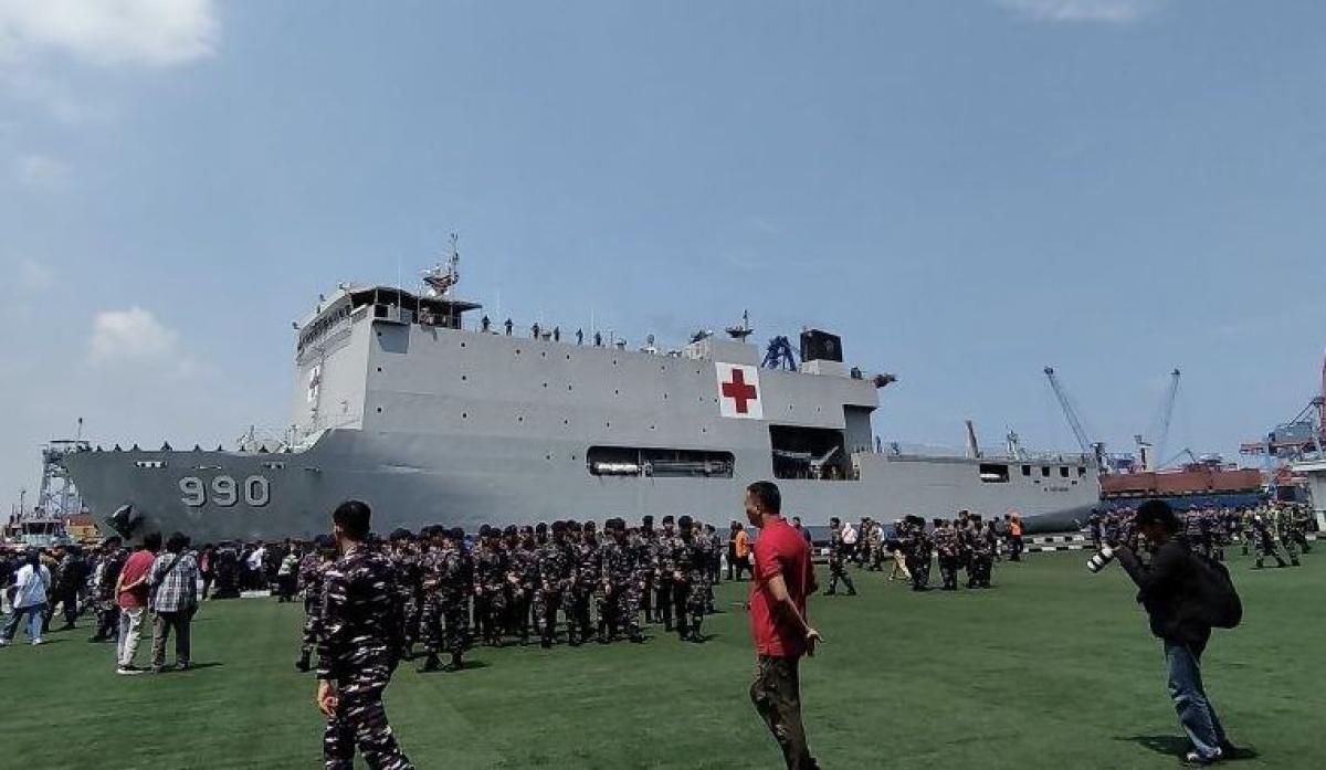 KRI Rumah Sakit TNI Berangkat dari Jakarta ke Sumatera Respons Bencana