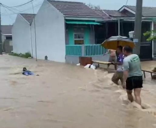 Banjir Terjang Perumahan Metro Munjul Tangerang, Pengembang Tak Bertanggung Jawab?