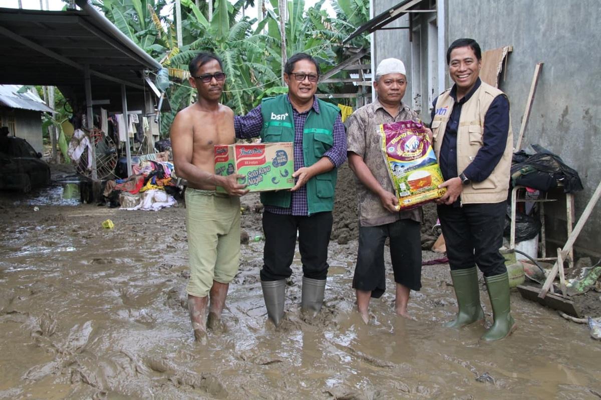 Direksi BTN dan BSN Menyapa Langsung Korban Terdampak Banjir di Aceh 131019