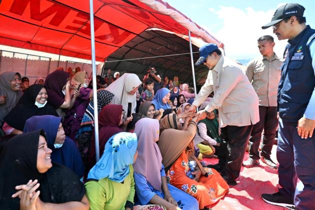 Prabowo Tinjau Ribuan Pengungsi Banjir di Aceh Tenggara