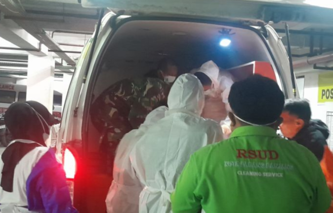 Tim SAR Temukan Jenazah Prajurit TNI yang Meninggal Terseret Banjir Bandang di Padang