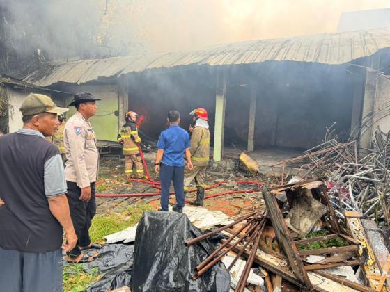 Gudang Penyimpanan Tenda di Panongan Tangerang Ludes Terbakar Akibat DisambarPetir