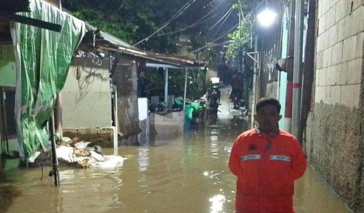Banjir Melanda 15 RT di Jakarta Timur, Kali Ciliwung Meluap Akibat Hujan Deras