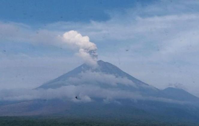 Gunung Semeru Meletus Empat Kali dalam Sehari, Kolom Abu Capai 1 Kilometer