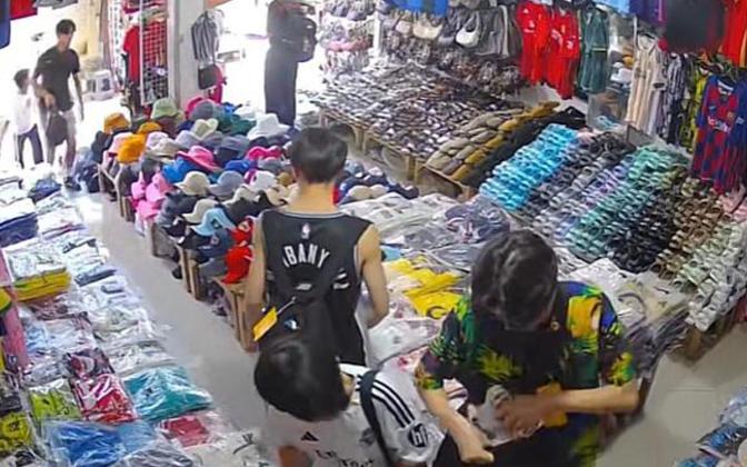 Waduh! Turis Jepang Nekat Gondol 11 Baju dari Toko di Ubud, Modusnya Licik Banget